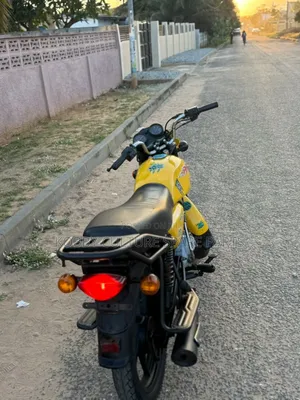 Bajaj Boxer 125 2024 Yellow