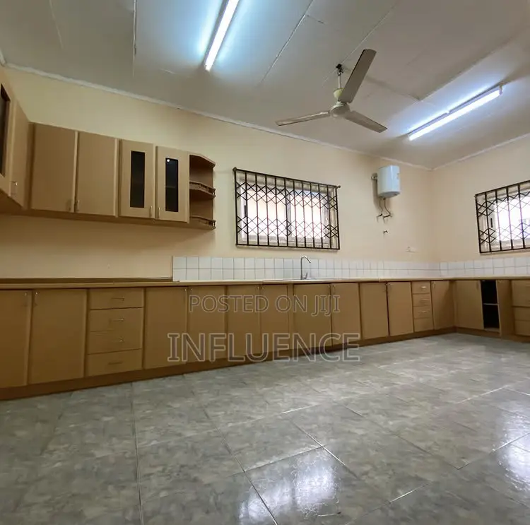 3bdrm House in American House Area, East Legon for sale