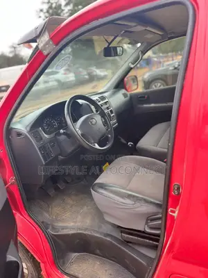 Toyota HiAce 2008 Red