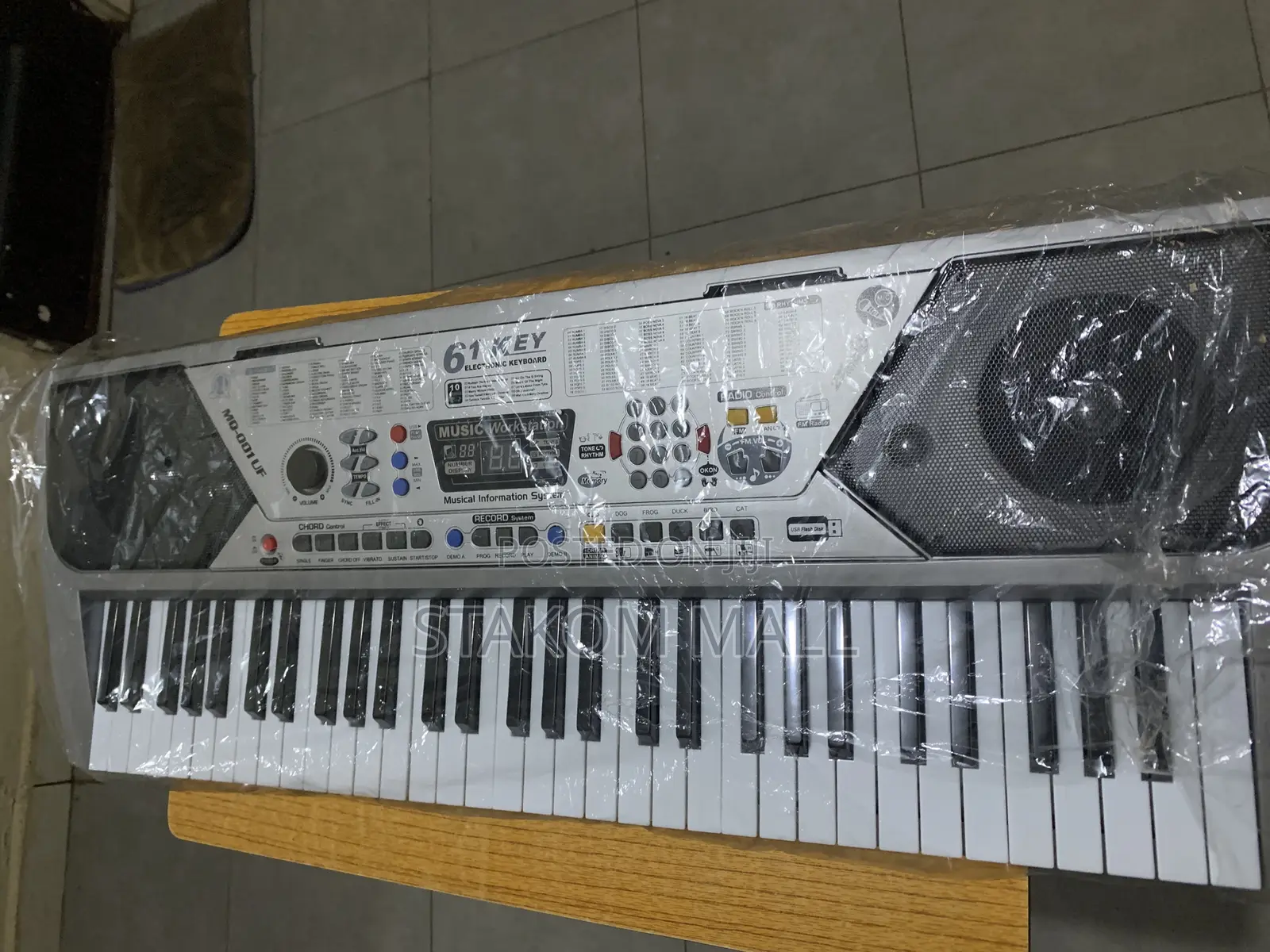 61 Keys Playing Type Electronic Keyboard