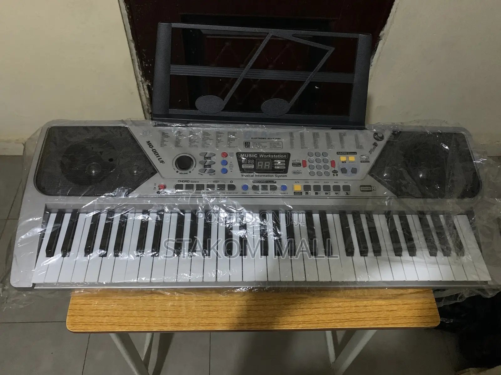 61 Keys Playing Type Electronic Keyboard