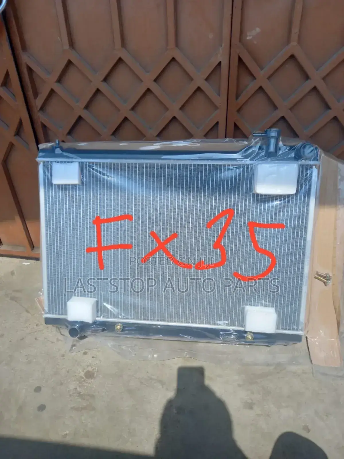 Infiniti Ex35, Fx35, Fx45/50, Qx56 Radiators [Water Tank]
