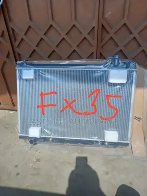 Infiniti Ex35, Fx35, Fx45/50, Qx56 Radiators [Water Tank]
