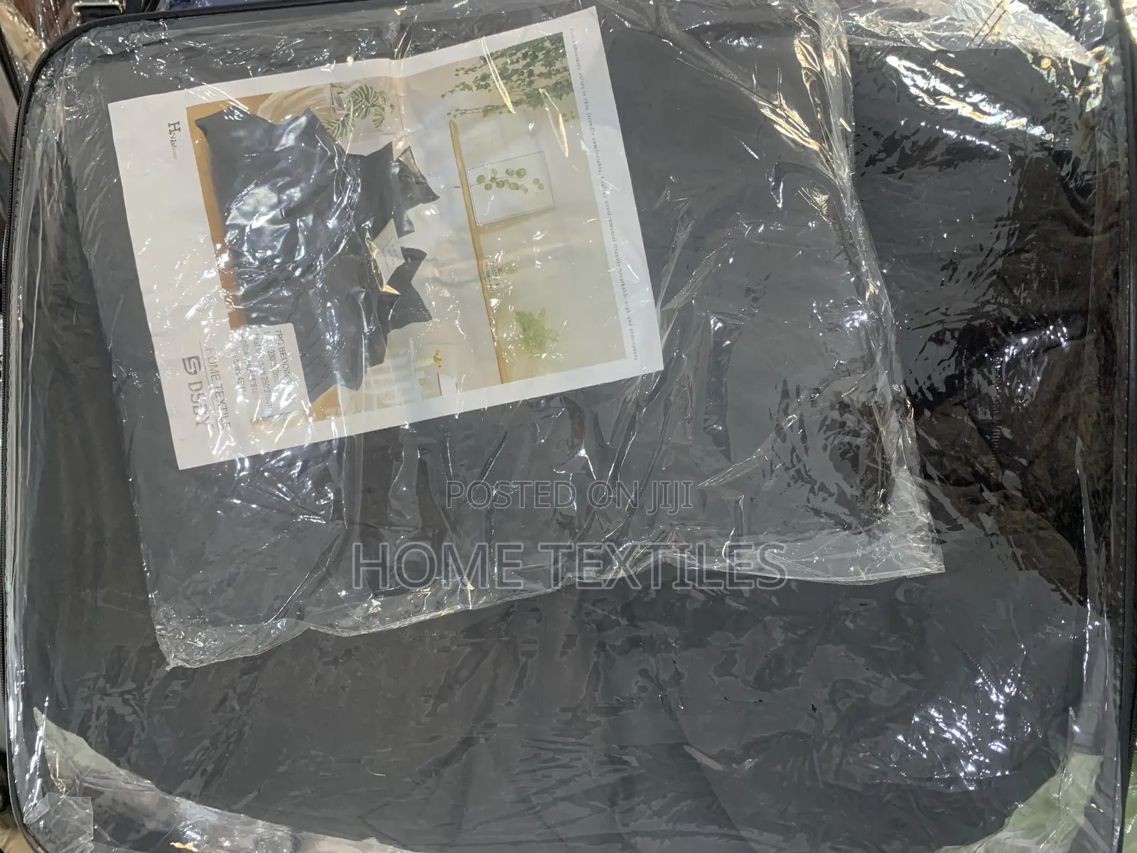 7 Pieces Black Duvet Sets for Home Specs and Hotel Room Service