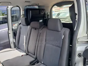 Toyota Voxy 2015 Silver