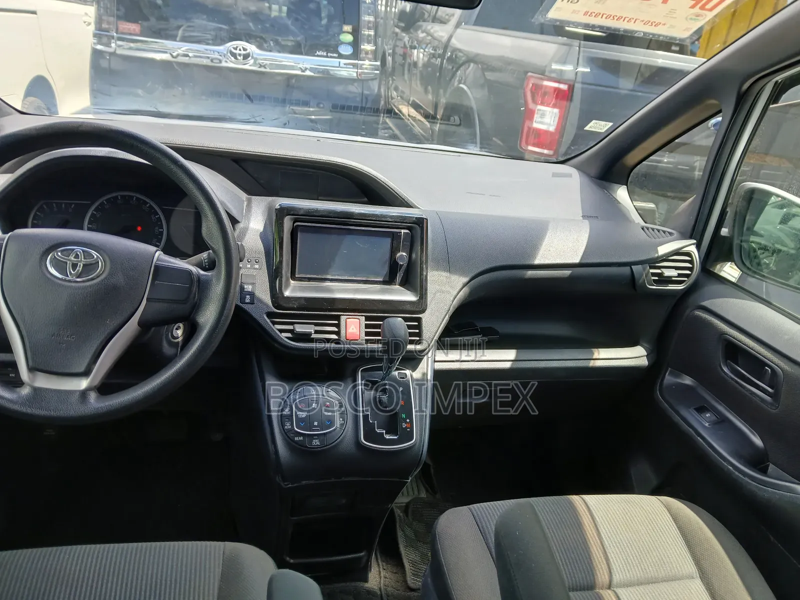 Toyota Voxy 2015 Silver