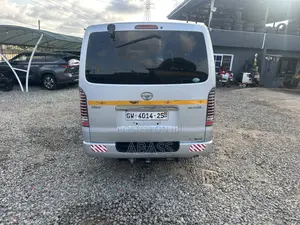 Toyota HiAce 2014 Silver