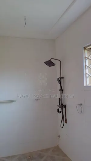 5bdrm Duplex in Obeyeyie, Amasaman for sale
