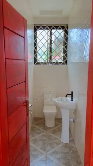 5bdrm Duplex in Obeyeyie, Amasaman for sale