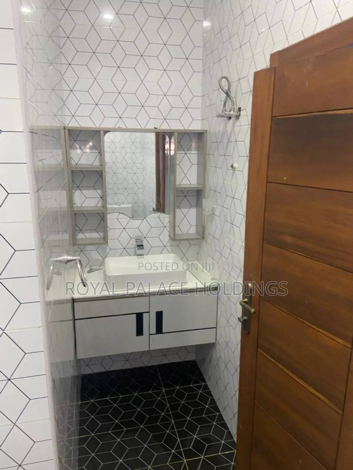 5bdrm Duplex in Obeyeyie, Amasaman for sale