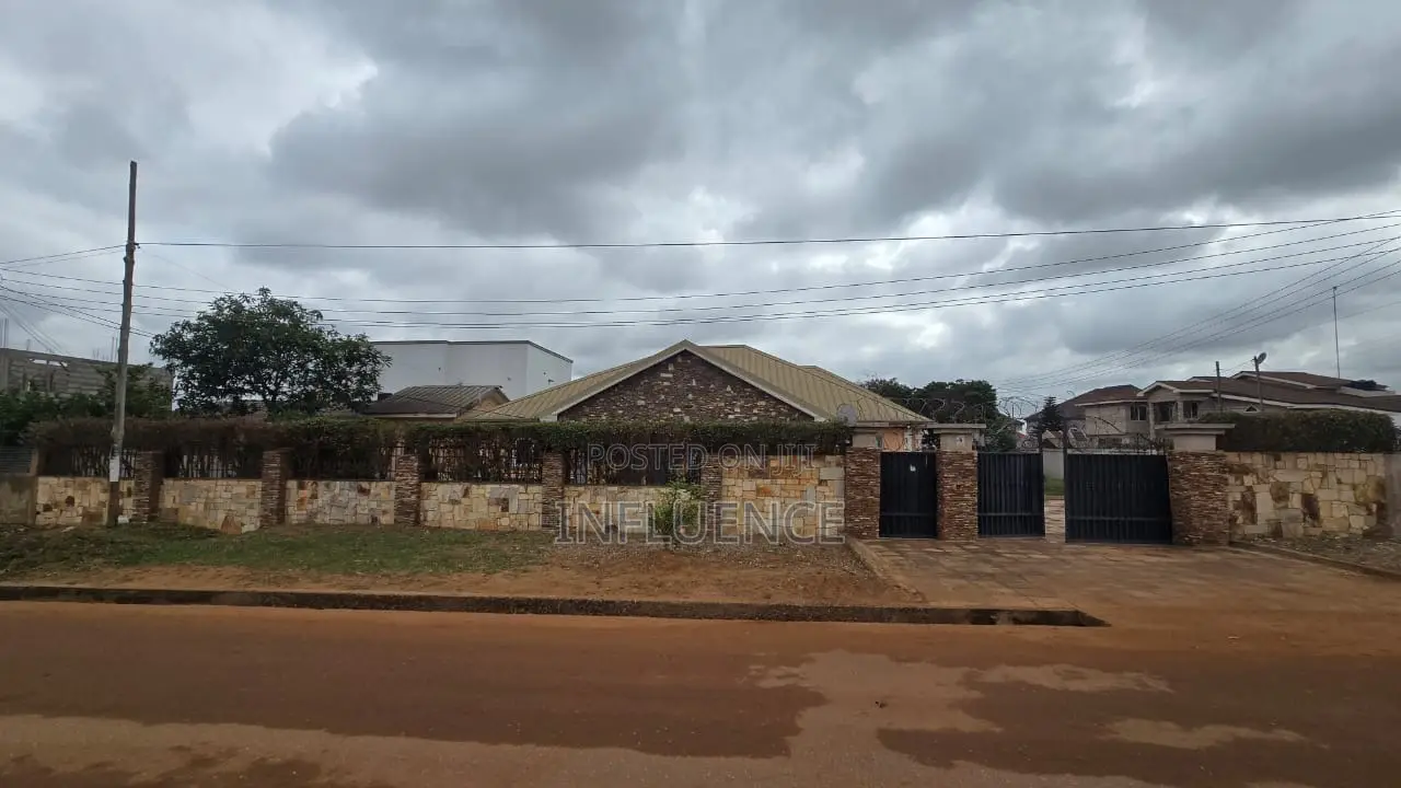 4bdrm House in Botwe, East Legon for sale