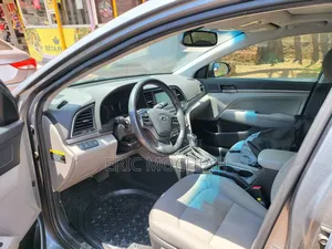 2018 Hyundai Elantra Full Option With Sunroof for Rent