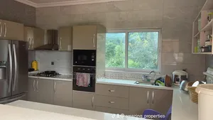 7bdrm House in 7 Bedroom With, Pokuase for sale