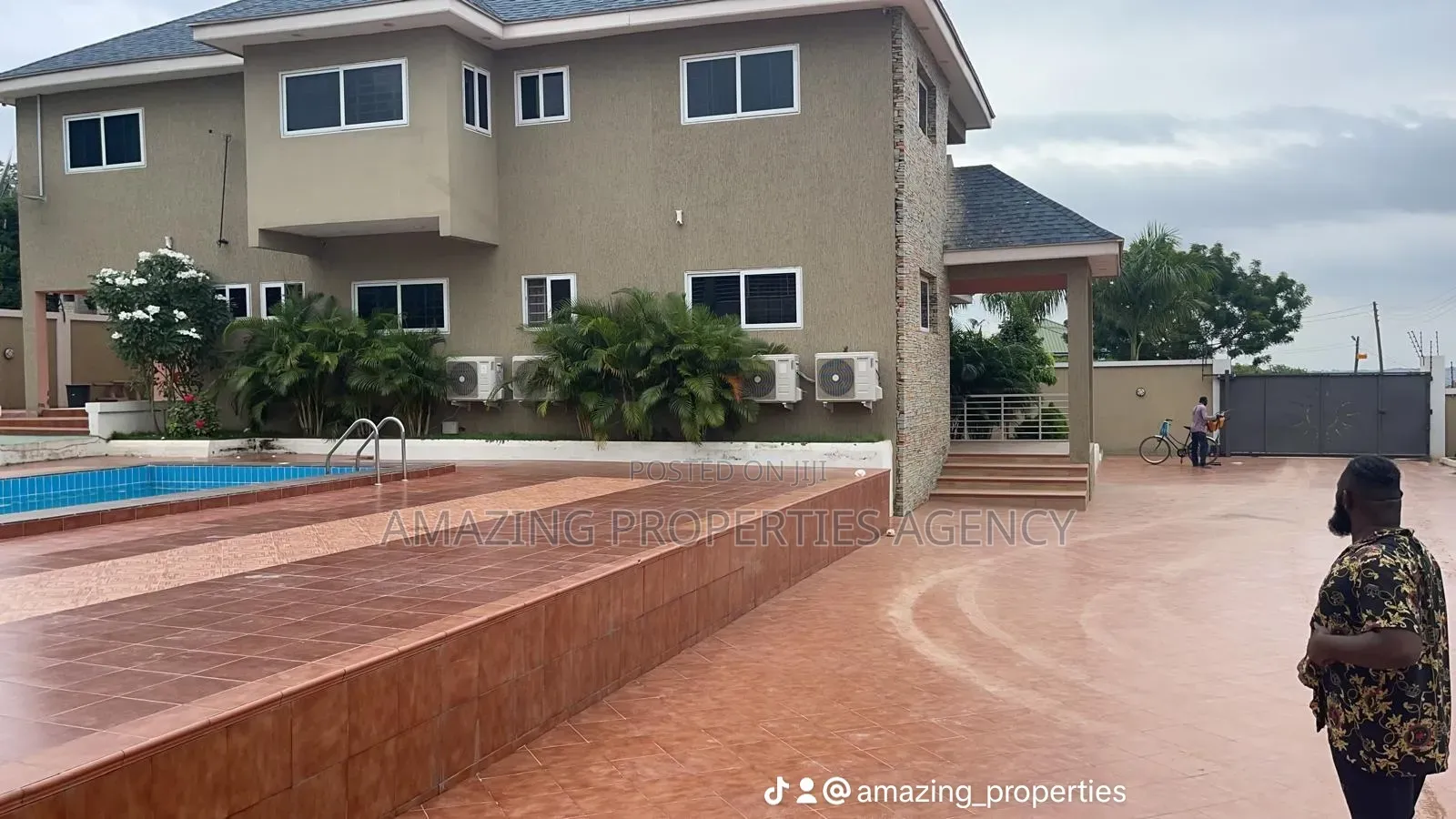 7bdrm House in 7 Bedroom With, Pokuase for sale