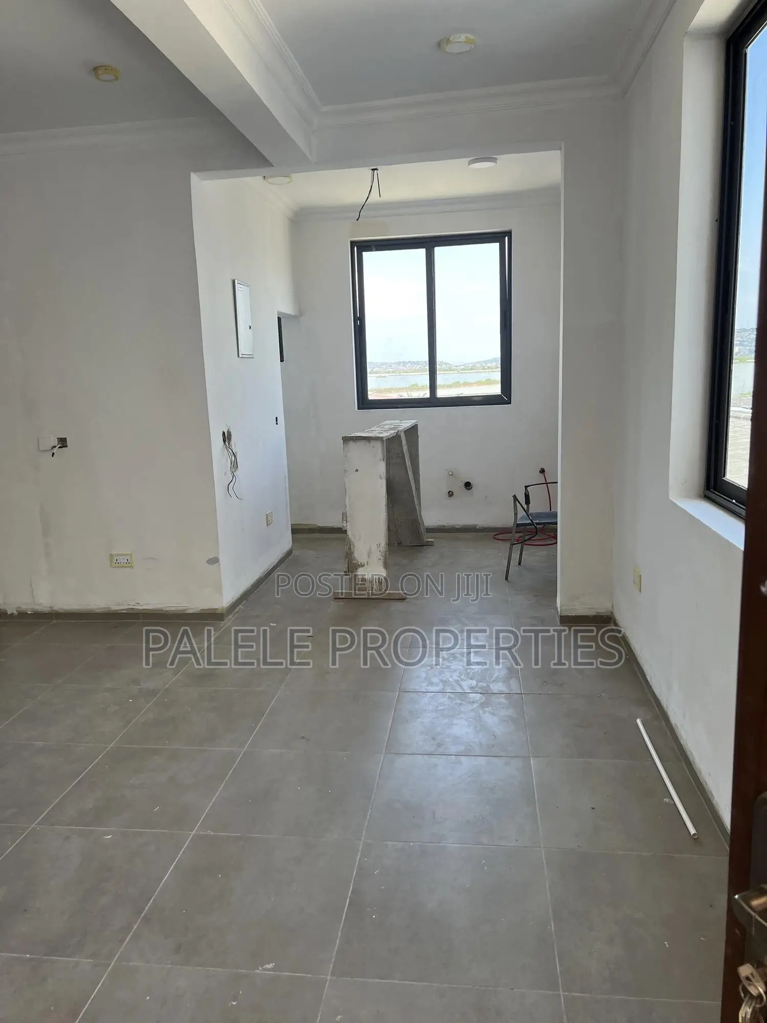 2bdrm Apartment in Exhibition for rent