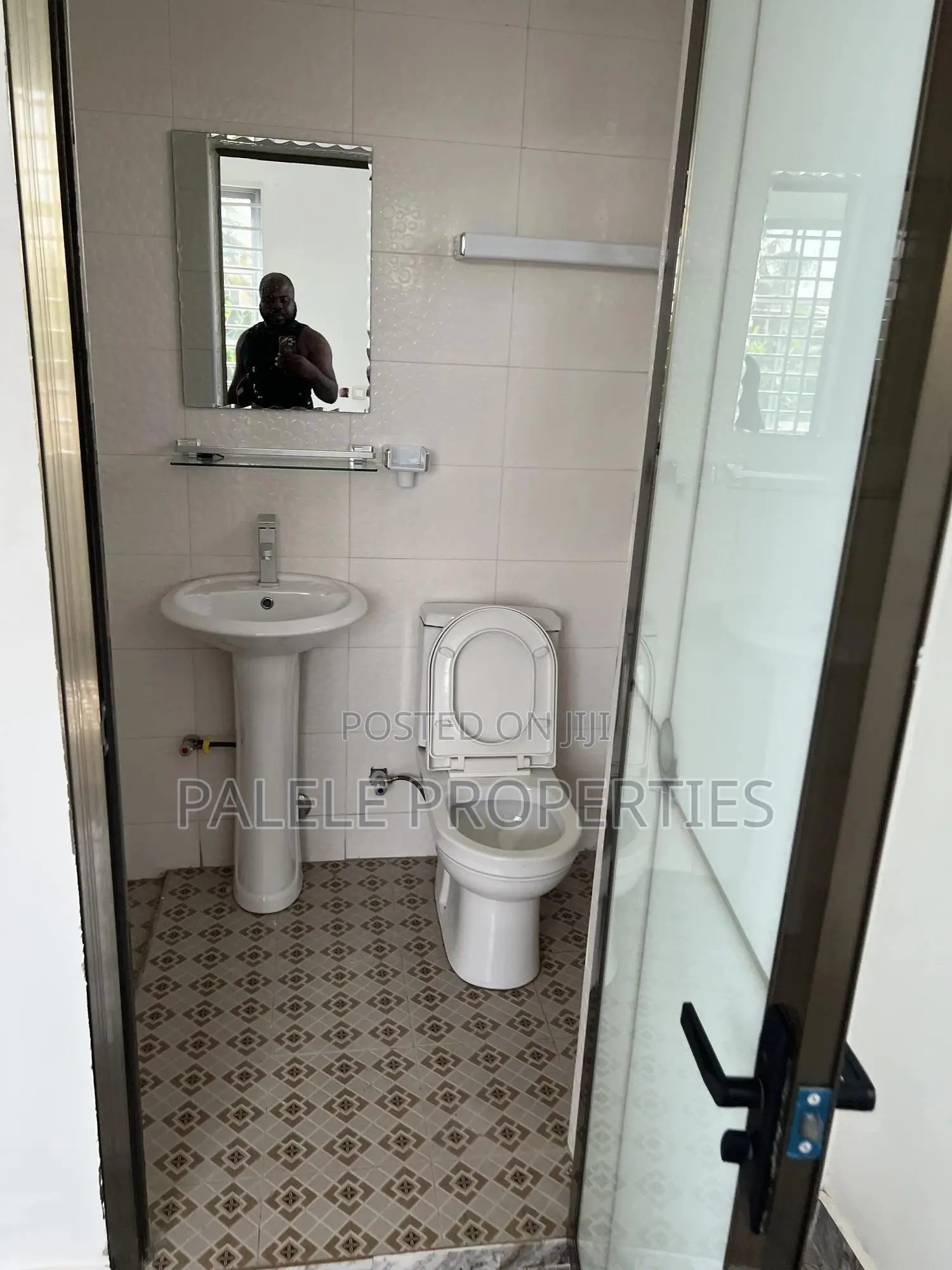2bdrm Apartment in Dansoman Leven Stone, Exhibition for rent