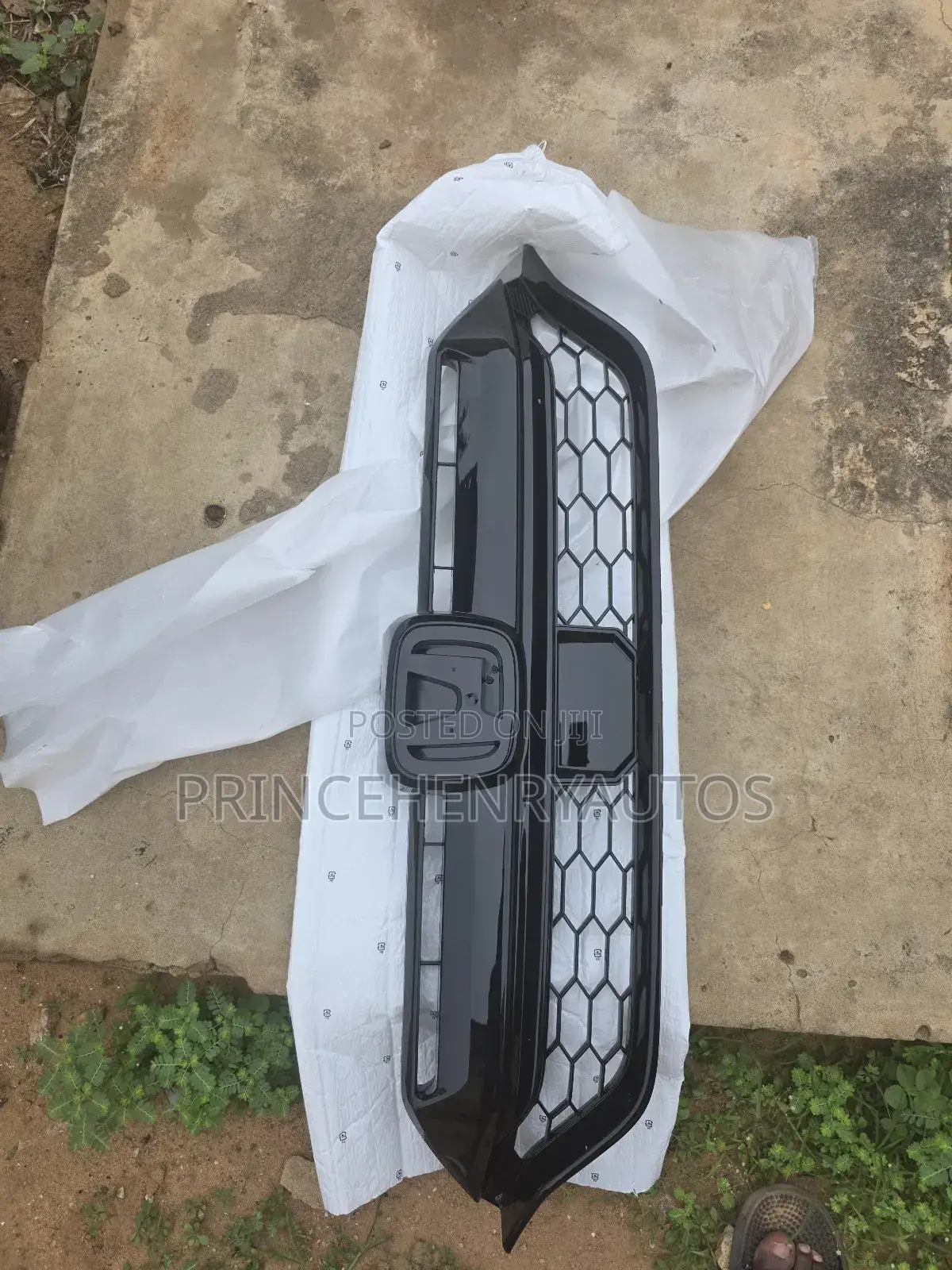 Honda CRV 2020-2022 Front Center Grill