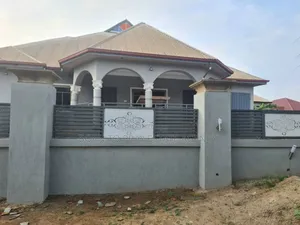 Furnished 6bdrm House in Born To Pray Estate, Atwima Nwabiagya for sale