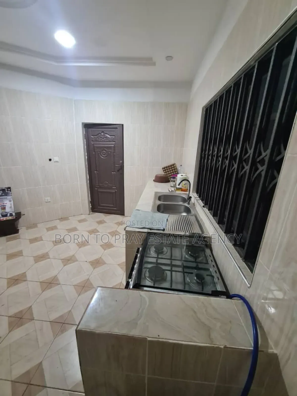 Furnished 6bdrm House in Born To Pray Estate, Atwima Nwabiagya for sale