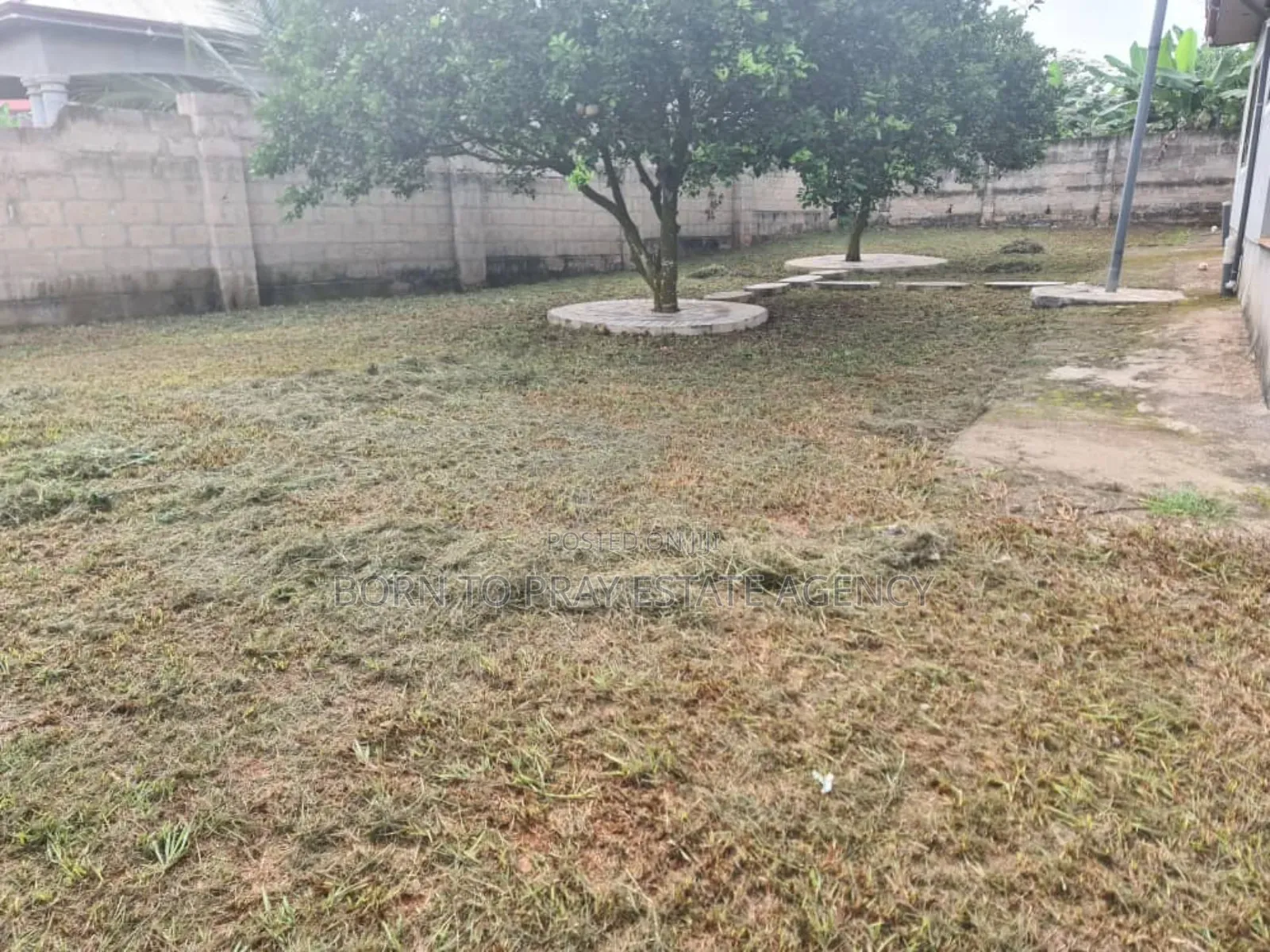 Furnished 6bdrm House in Born To Pray Estate, Atwima Nwabiagya for sale