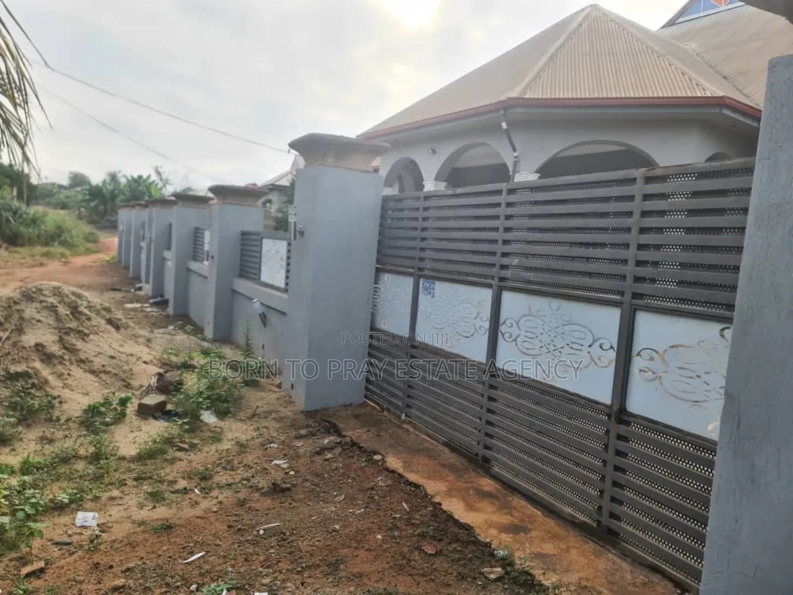 Furnished 6bdrm House in Born To Pray Estate, Atwima Nwabiagya for sale