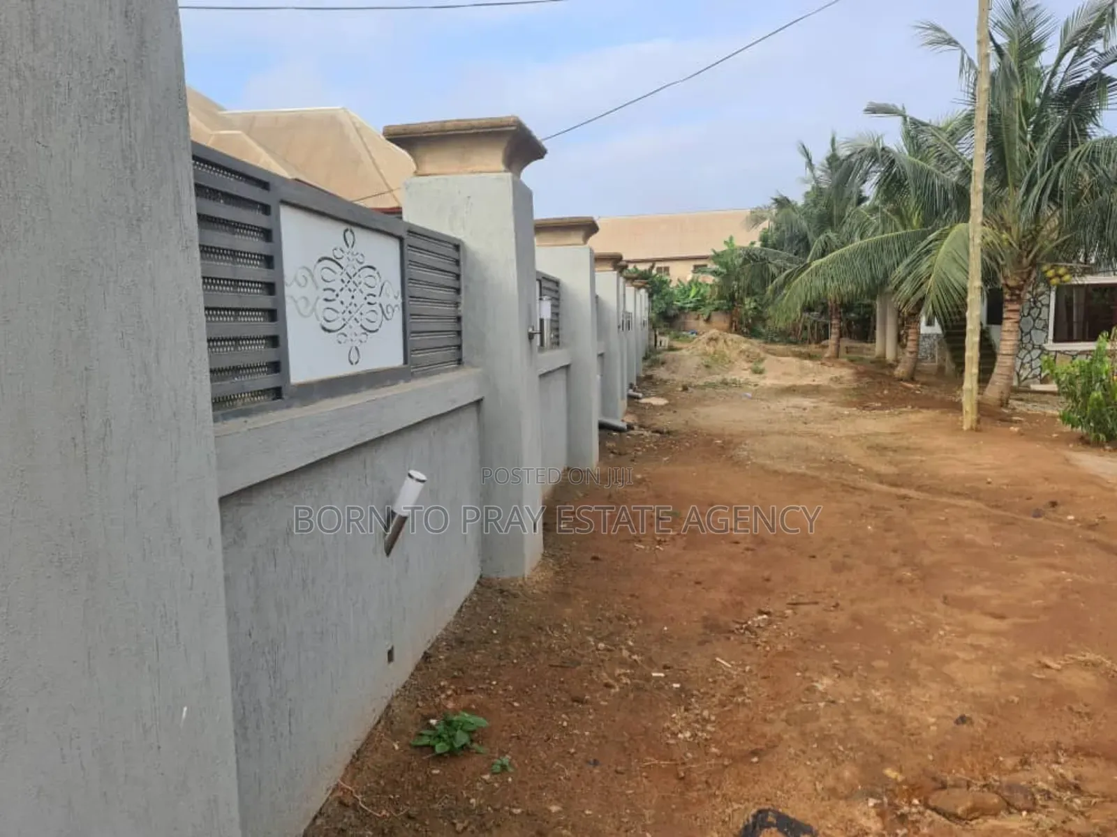 Furnished 6bdrm House in Born To Pray Estate, Atwima Nwabiagya for sale