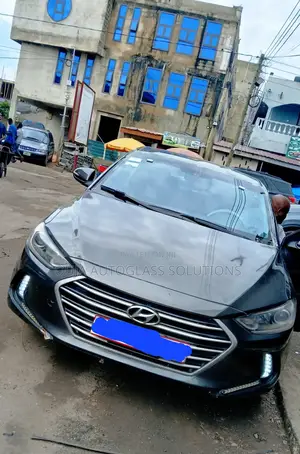 2017 Hyundai Elantra Windscreen Available