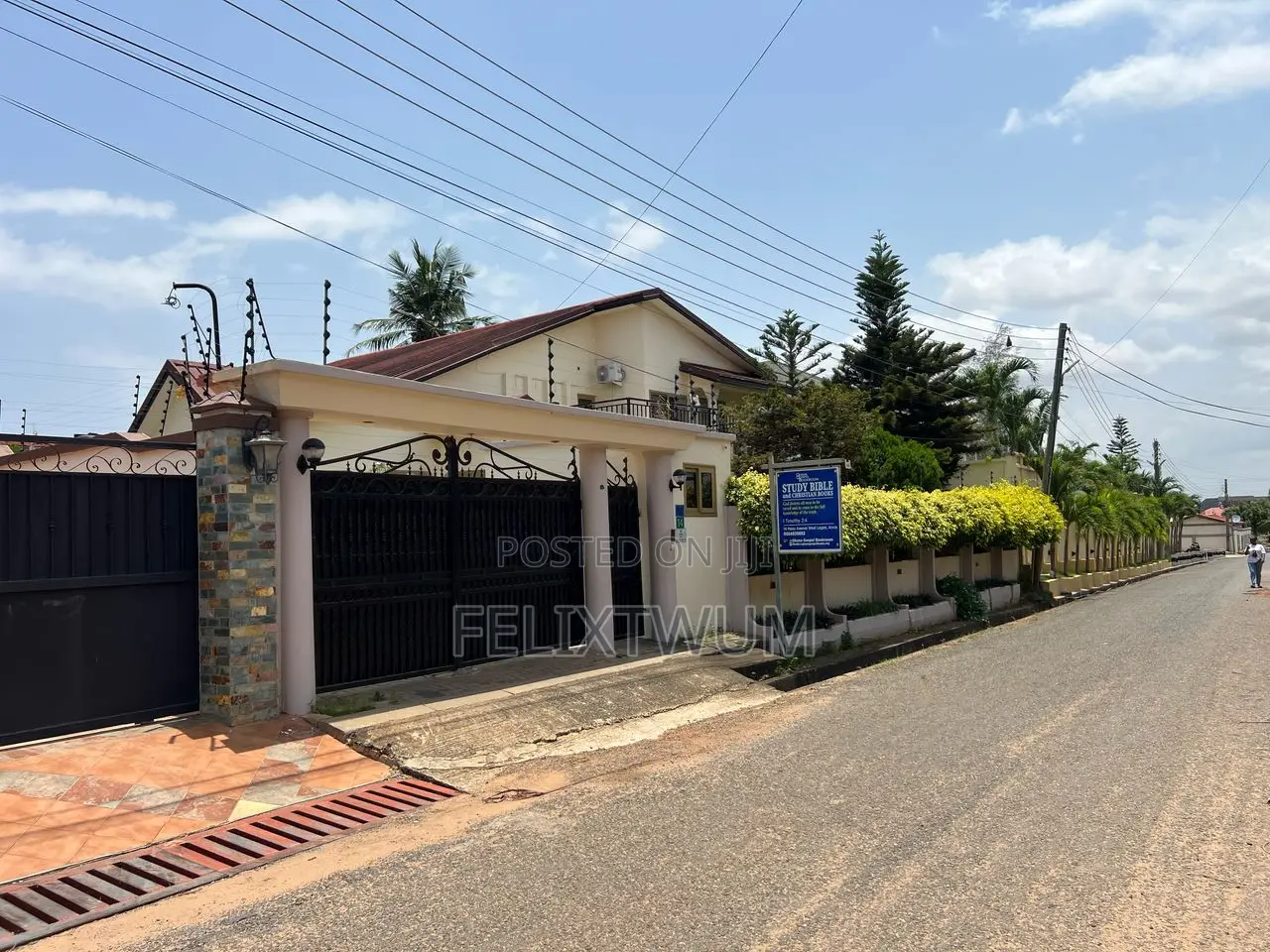 5bdrm House in Accra Metropolitan for sale