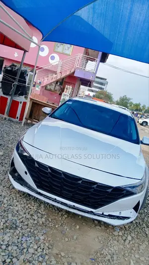 2022 Hyundai Elantra Windscreen Available