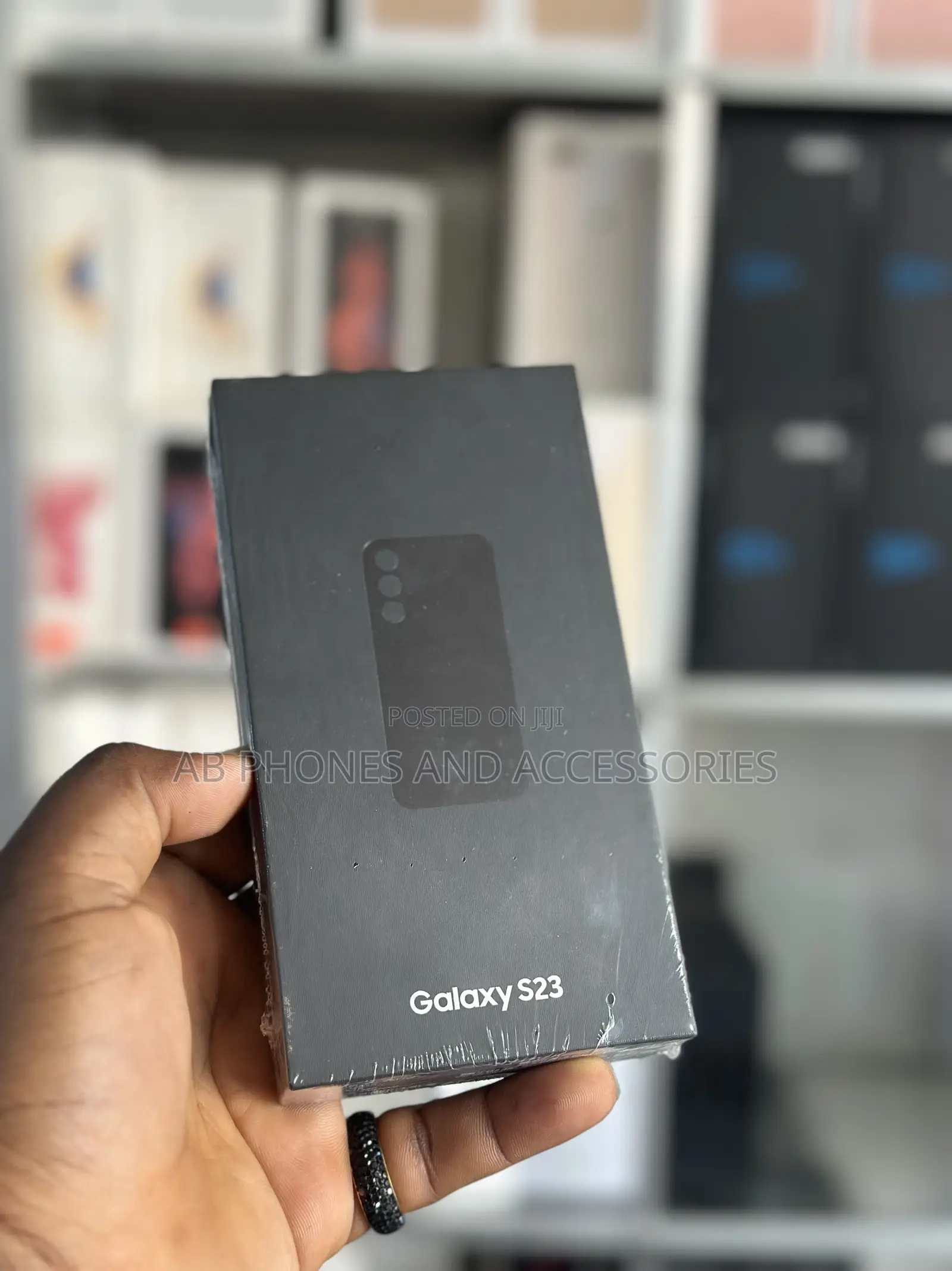 New Samsung Galaxy S23 128 GB Gold