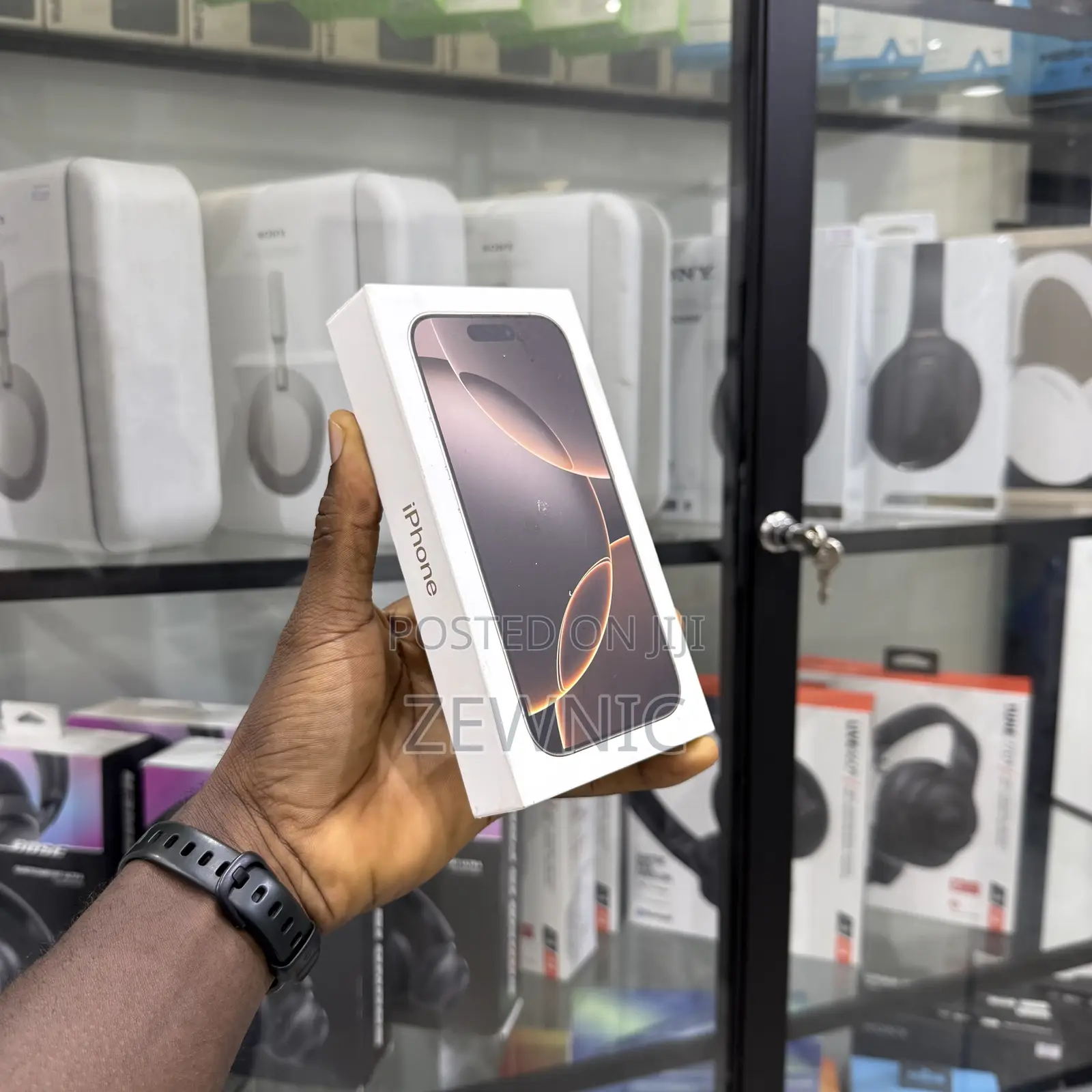 New Apple iPhone 16 Pro 128 GB Gold