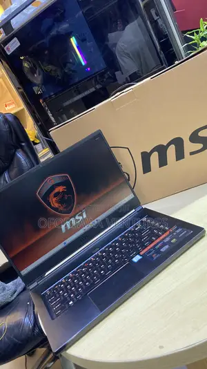 Laptop MSI GS65 Stealth Thin 8RE 16GB Intel Core I7 SSD 512GB