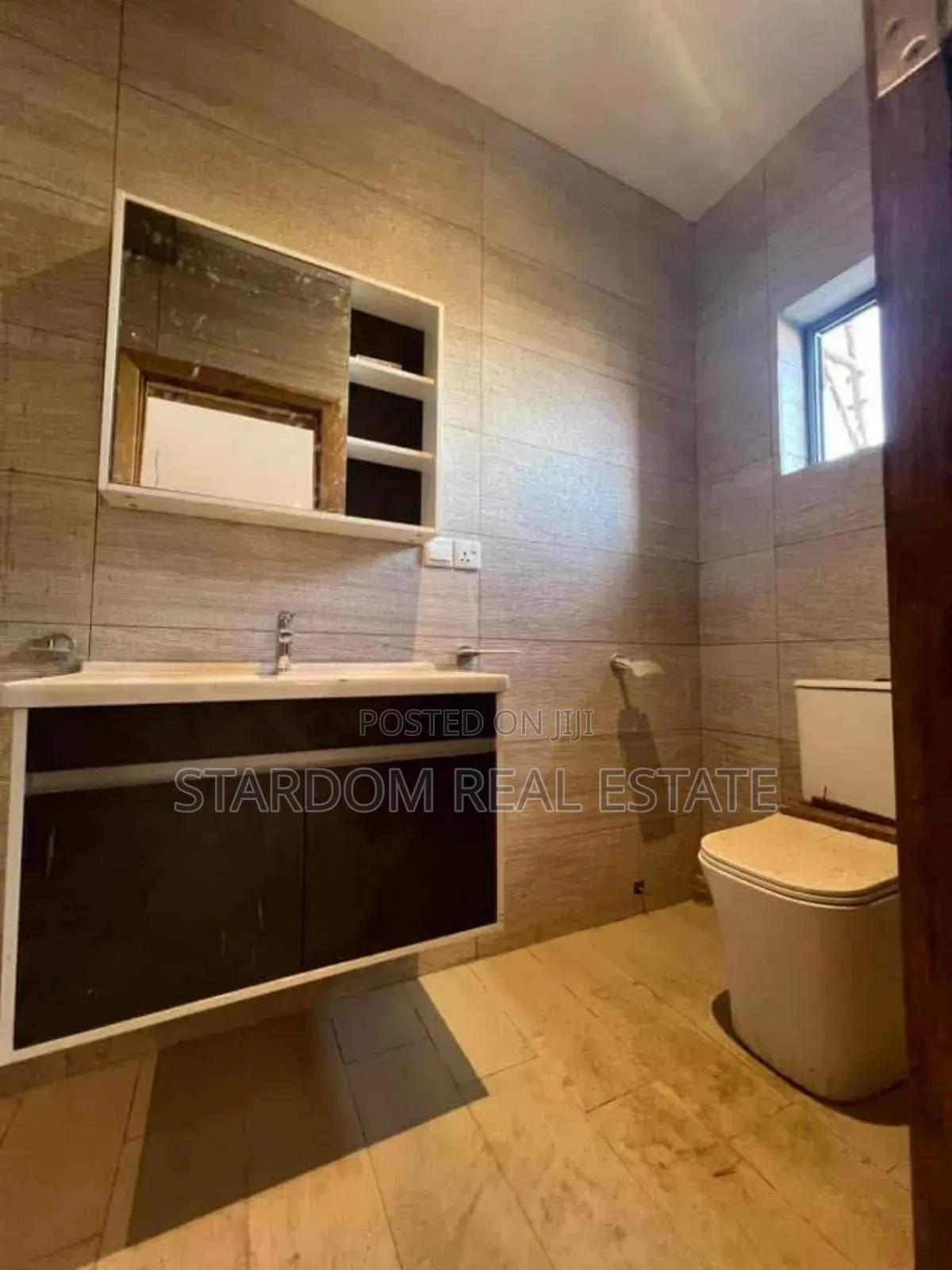 3bdrm Townhouse / Terrace in Adjiringanor, East Legon for rent