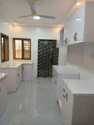 5bdrm House in Dr Roko, Manet Court for rent