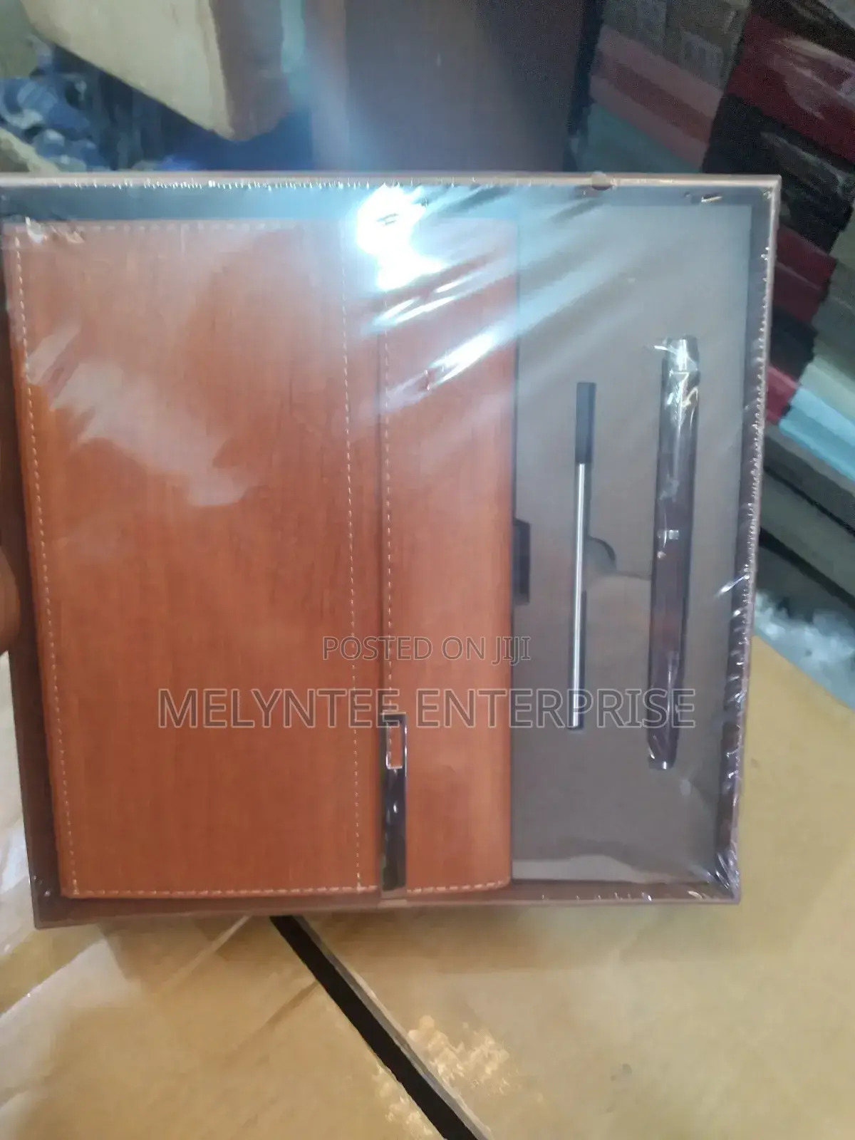 Cooperate Gift Set With Dairy,Pen and Refill Ink, Can Be Customized.