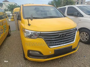 Hyundai Starex 2019 Yellow
