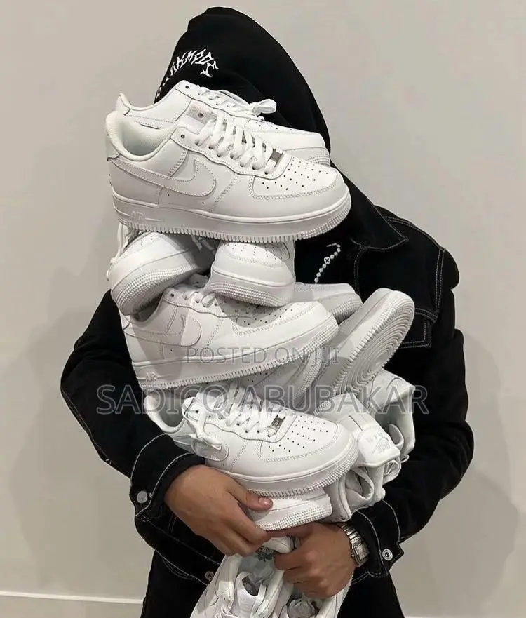 Solid Air Force Sneaker