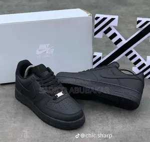 Solid Air Force Sneaker