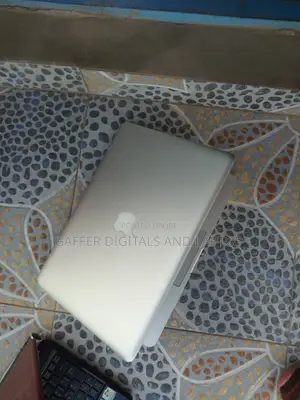 Laptop Apple MacBook 4GB Intel Core I5 HDD 500GB