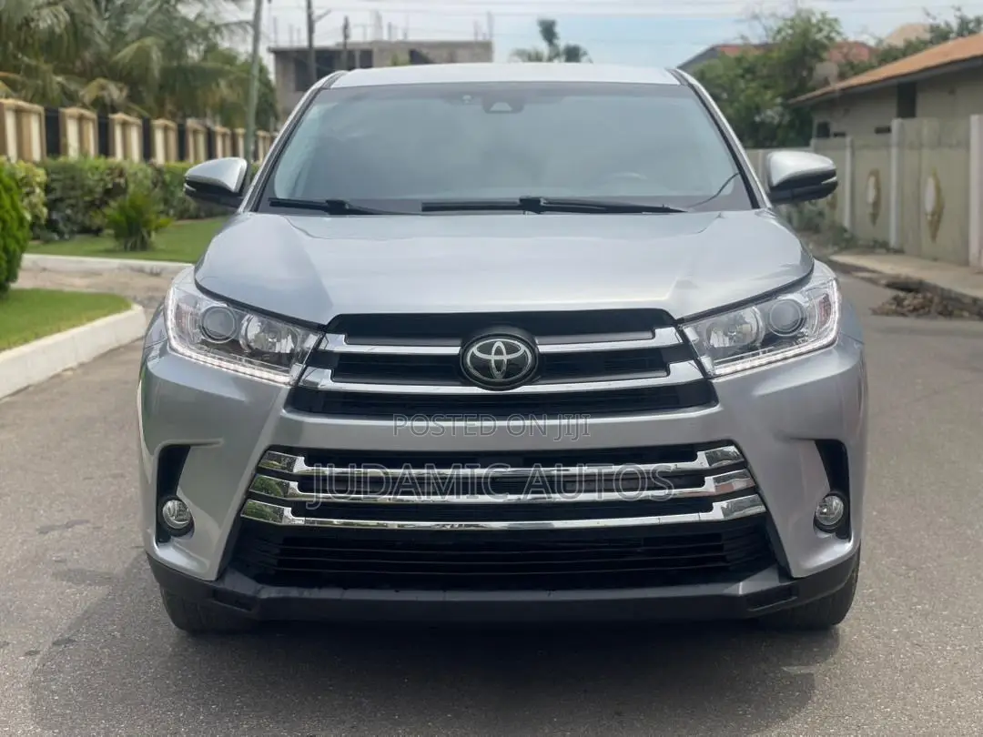 Toyota Highlander LE 2019 Silver
