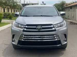 Toyota Highlander LE 2019 Silver