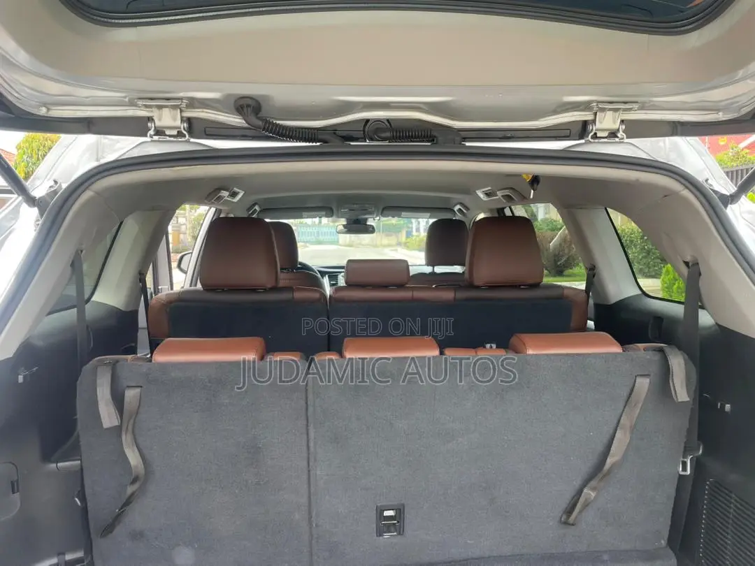 Toyota Highlander LE 2019 Silver