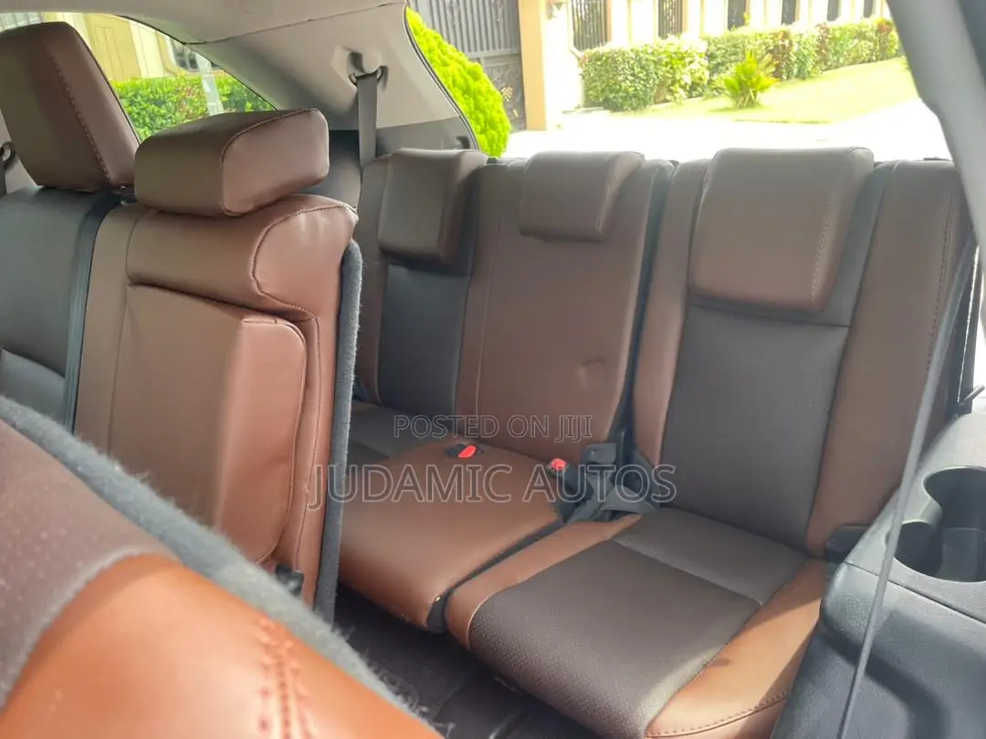 Toyota Highlander LE 2019 Silver