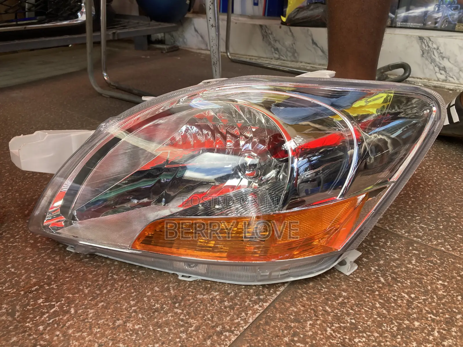 2008 Toyota Yaris Headlight