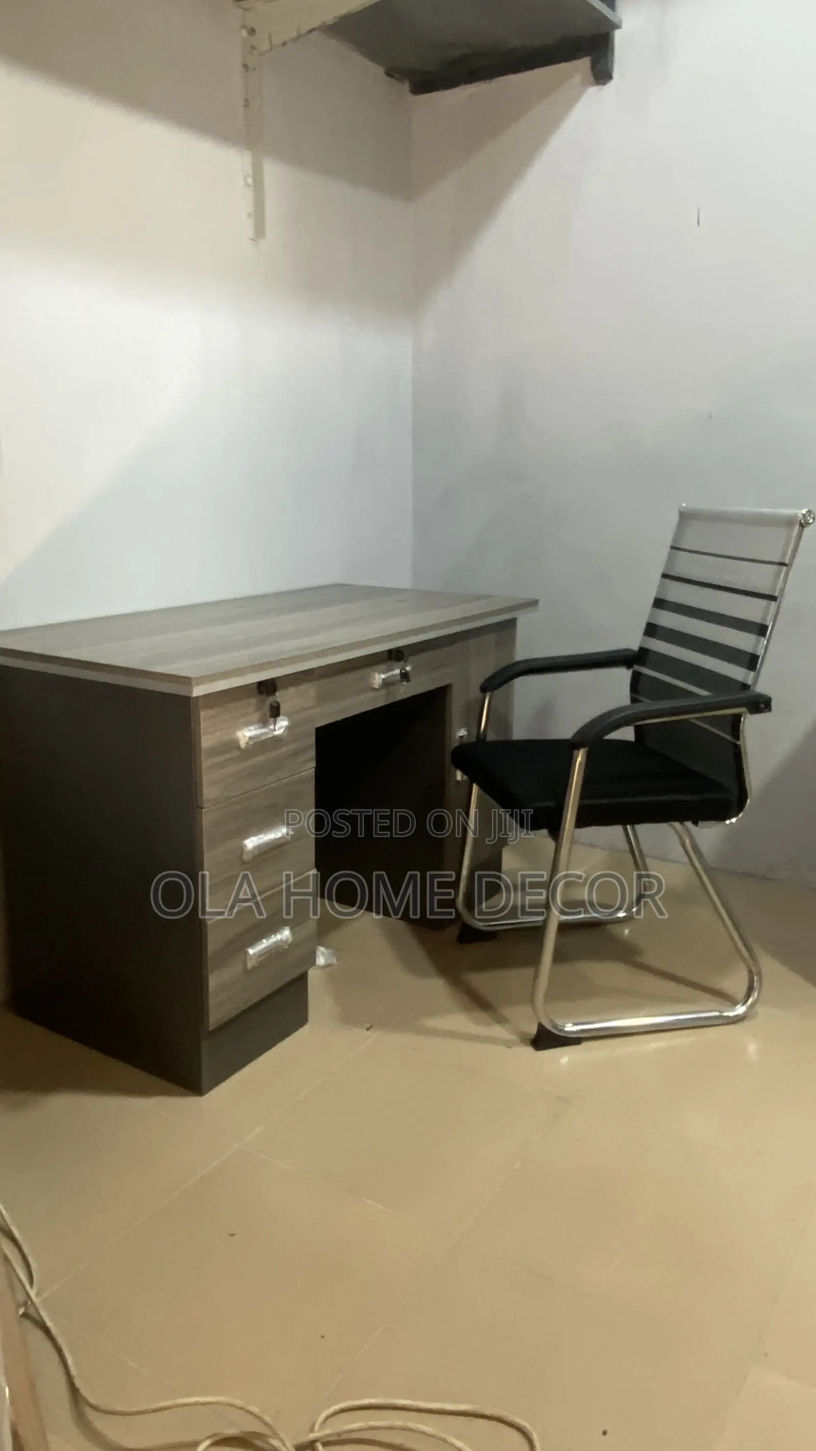 Office Desk With Chair