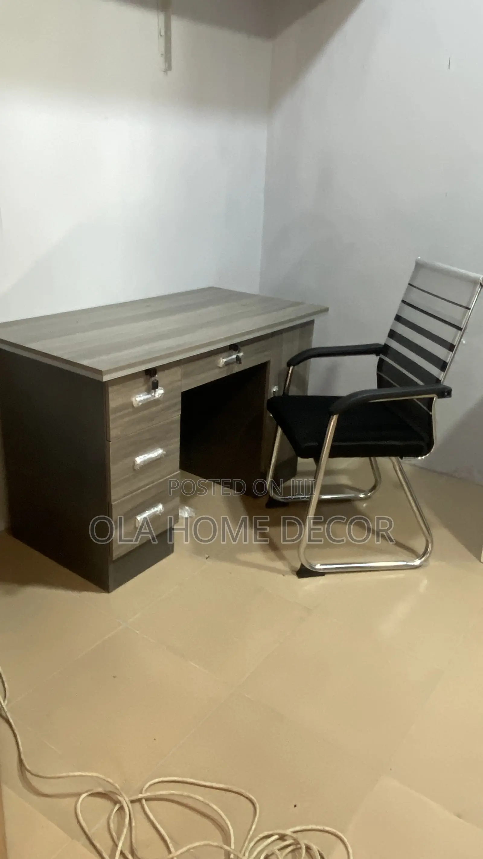 Office Desk With Chair