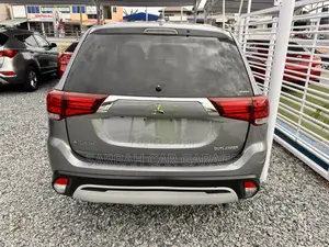 Mitsubishi Outlander 2018 Gray