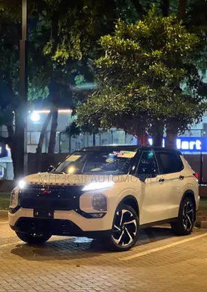 Mitsubishi Outlander SEL Platinum Edition 2024 White