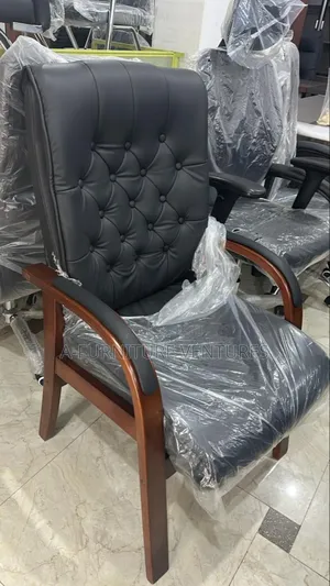 Executive Platform Chair