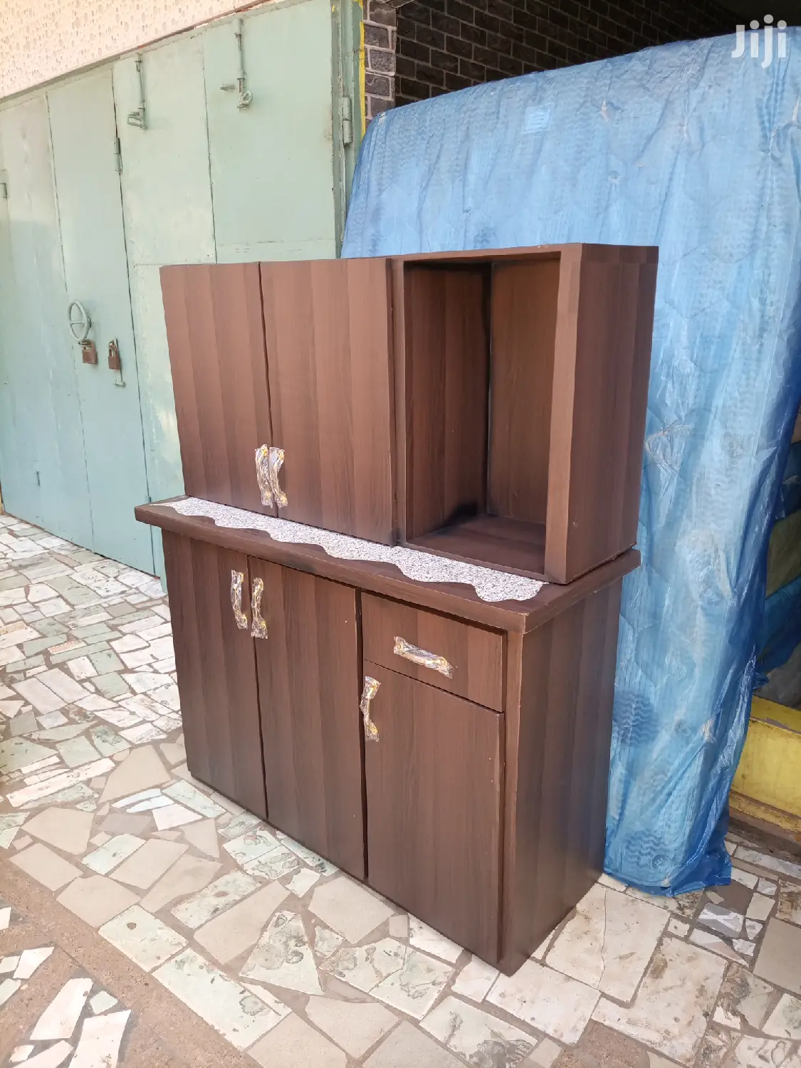 Hot Cake. Top Down Kitchen Cabinet